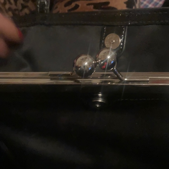 Coach bag larger practically brand new for you - Picture 7 of 9